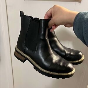 Universal thread Black Leather Chelsea Boots